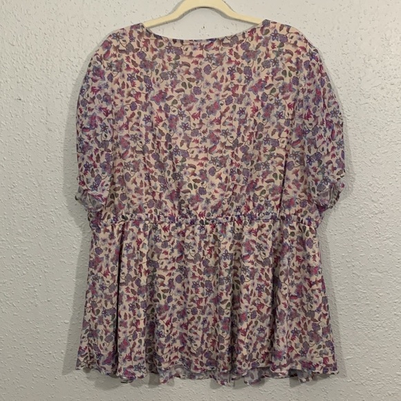 Torrid Criss Cross Floral Pull Over Peplum Style Bliusr size 3X - Picture 5 of 10